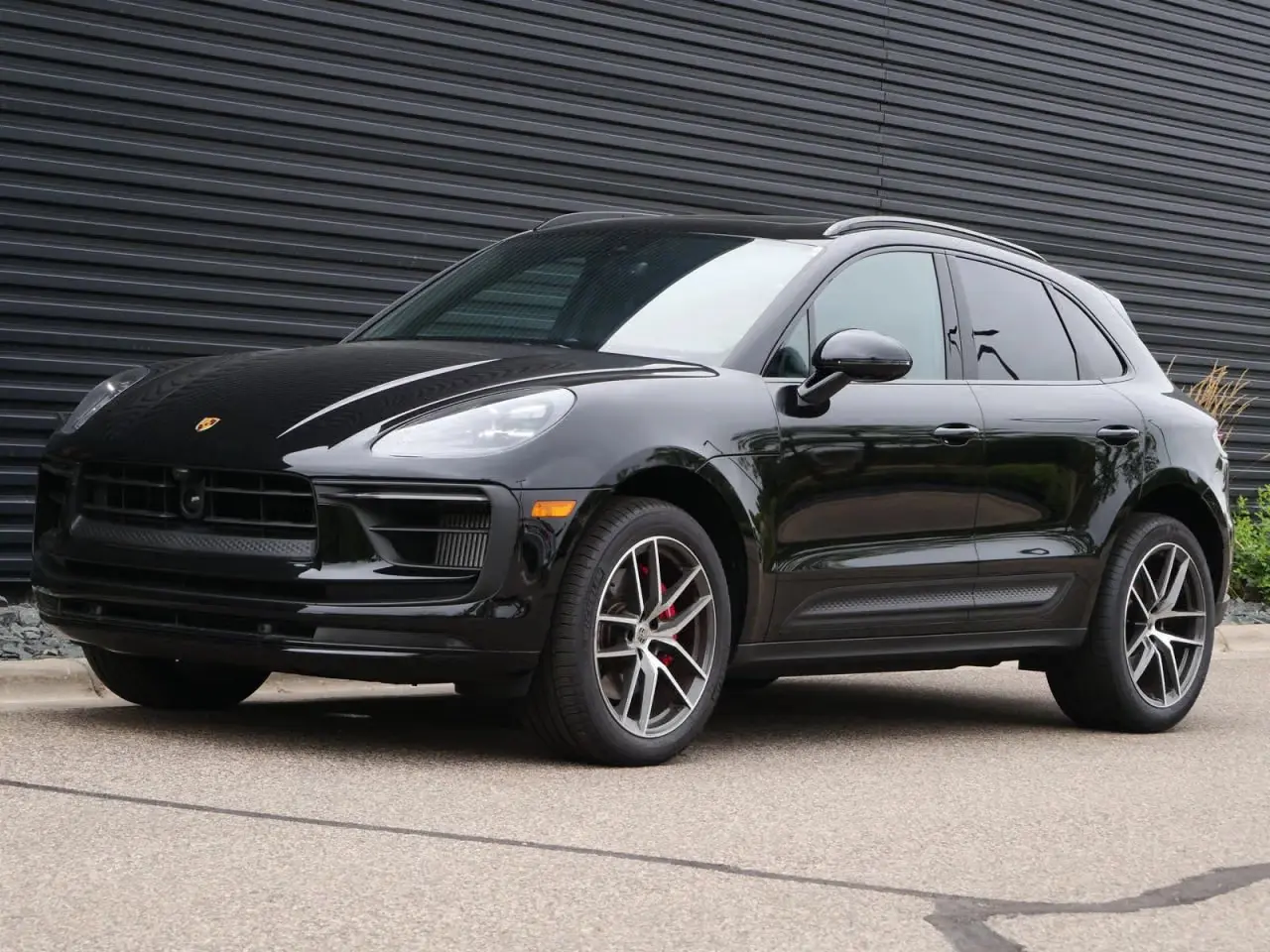 2025 Porsche Macan S photo 4