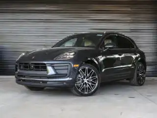 2026 Porsche Macan Base's photo