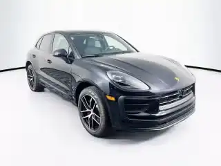 2026 Porsche Macan Base's photo