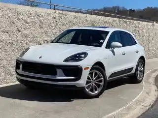 2025 Porsche Macan Base's photo