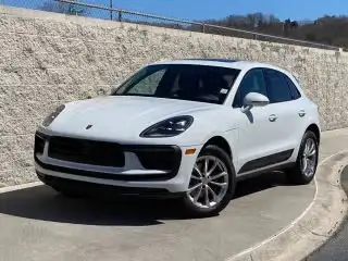 2025 Porsche Macan Base's photo