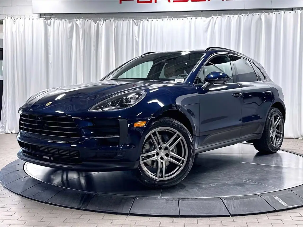 2021 Porsche Macan Base photo 4