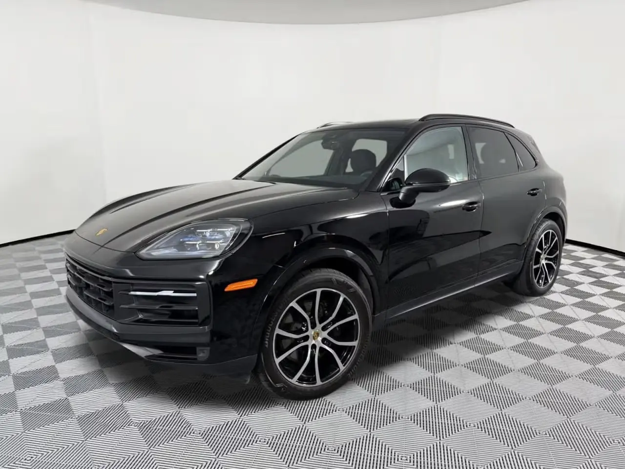 2024 Porsche Cayenne Base photo 4