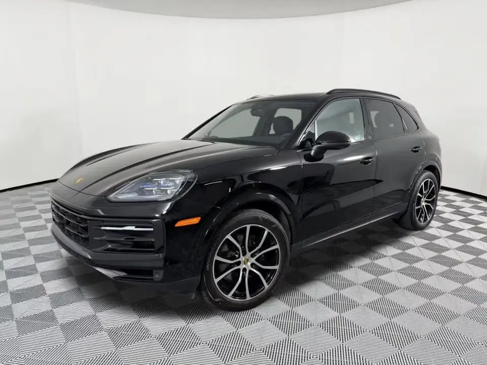 2024 Porsche Cayenne Base photo 3