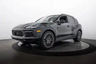 2023 Porsche Cayenne S's photo