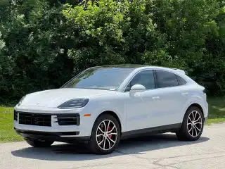 2024 Porsche Cayenne S's photo