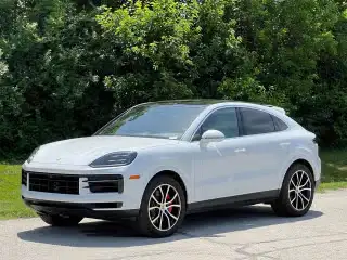 2024 Porsche Cayenne S's photo