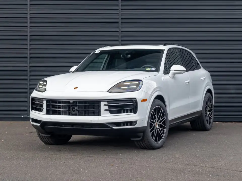2026 Porsche Cayenne Base photo 3