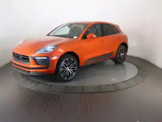 2025 Porsche Macan Base's photo