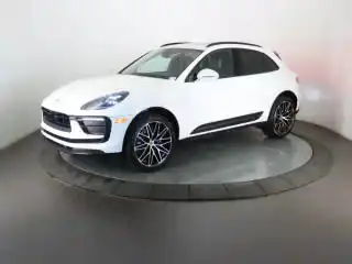 2026 Porsche Macan Base's photo