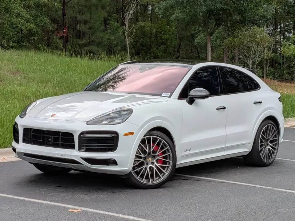 2023 Porsche Cayenne GTS photo 3