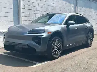 2026 Porsche Cayenne Cayenne Turbo Electric's photo