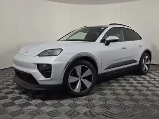 2025 Porsche Macan Macan Electric's photo