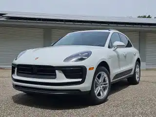 2026 Porsche Macan Base's photo