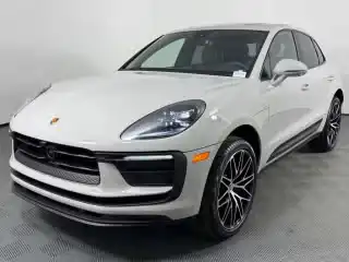2026 Porsche Macan Base's photo
