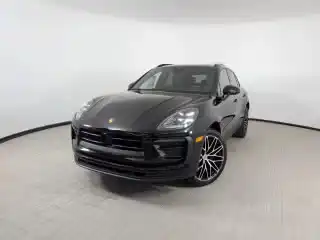 2026 Porsche Macan T's photo