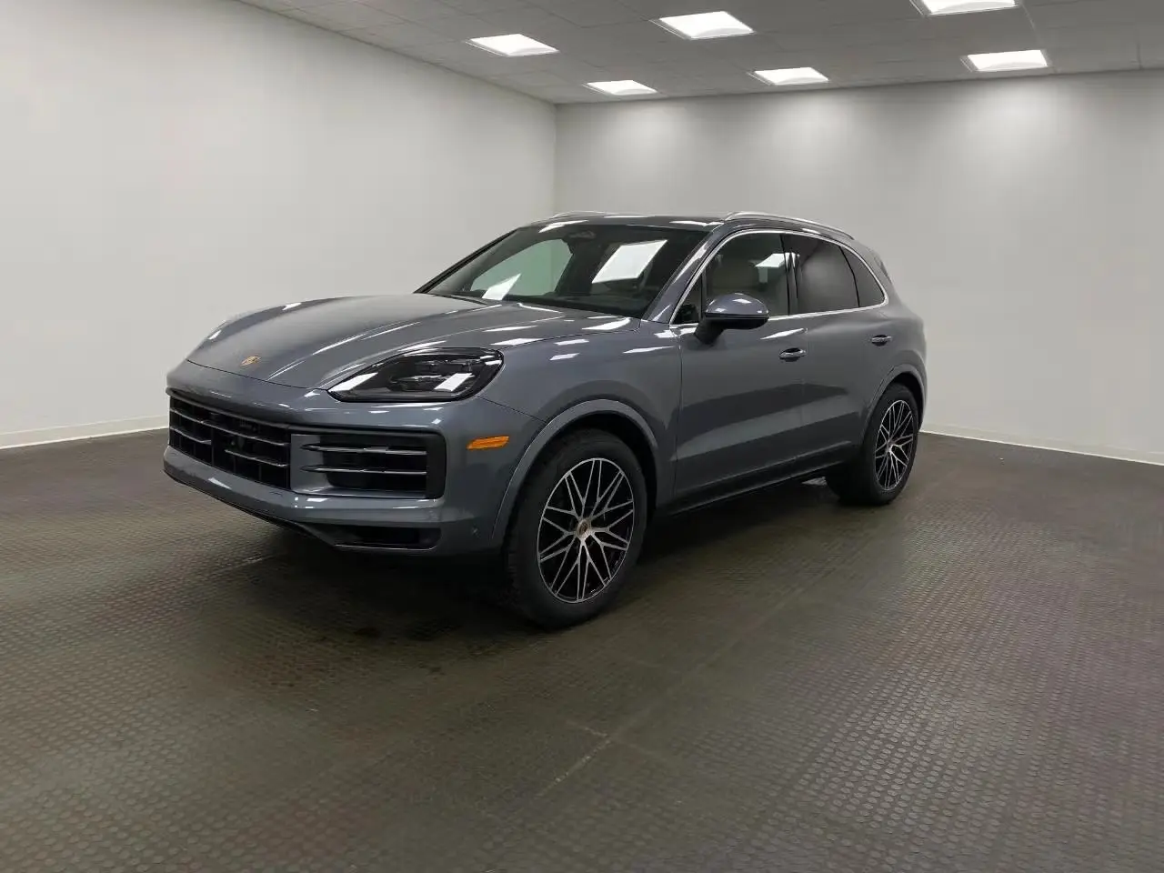 2026 Porsche Cayenne Base photo 4