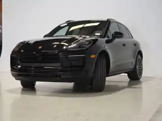 2026 Porsche Macan Base's photo