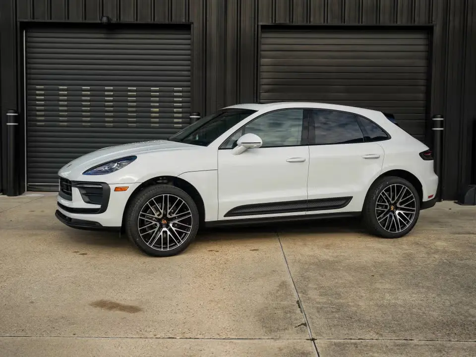 2026 Porsche Macan T photo 3