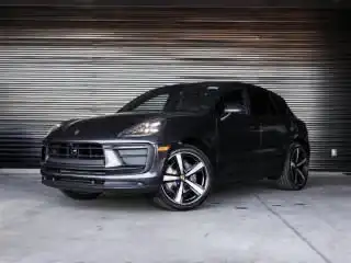 2026 Porsche Macan Base's photo