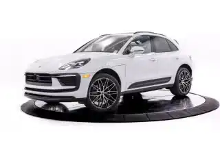2026 Porsche Macan Base's photo