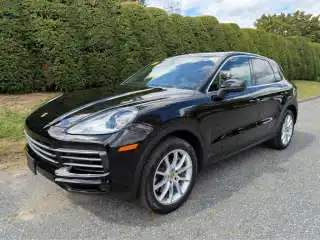 2023 Porsche Cayenne Platinum Edition's photo