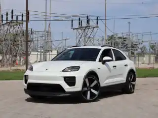2026 Porsche Macan Macan 4 Electric's photo