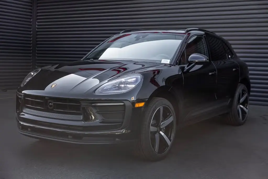 2026 Porsche Macan T photo 4