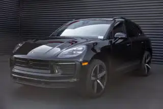 2026 Porsche Macan T photo 1