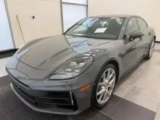 2025 Porsche Panamera 4's photo