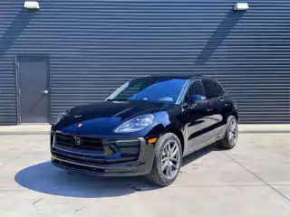 2025 Porsche Macan Base's photo