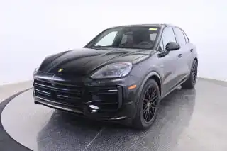 2024 Porsche Cayenne Turbo E-Hybrid's photo