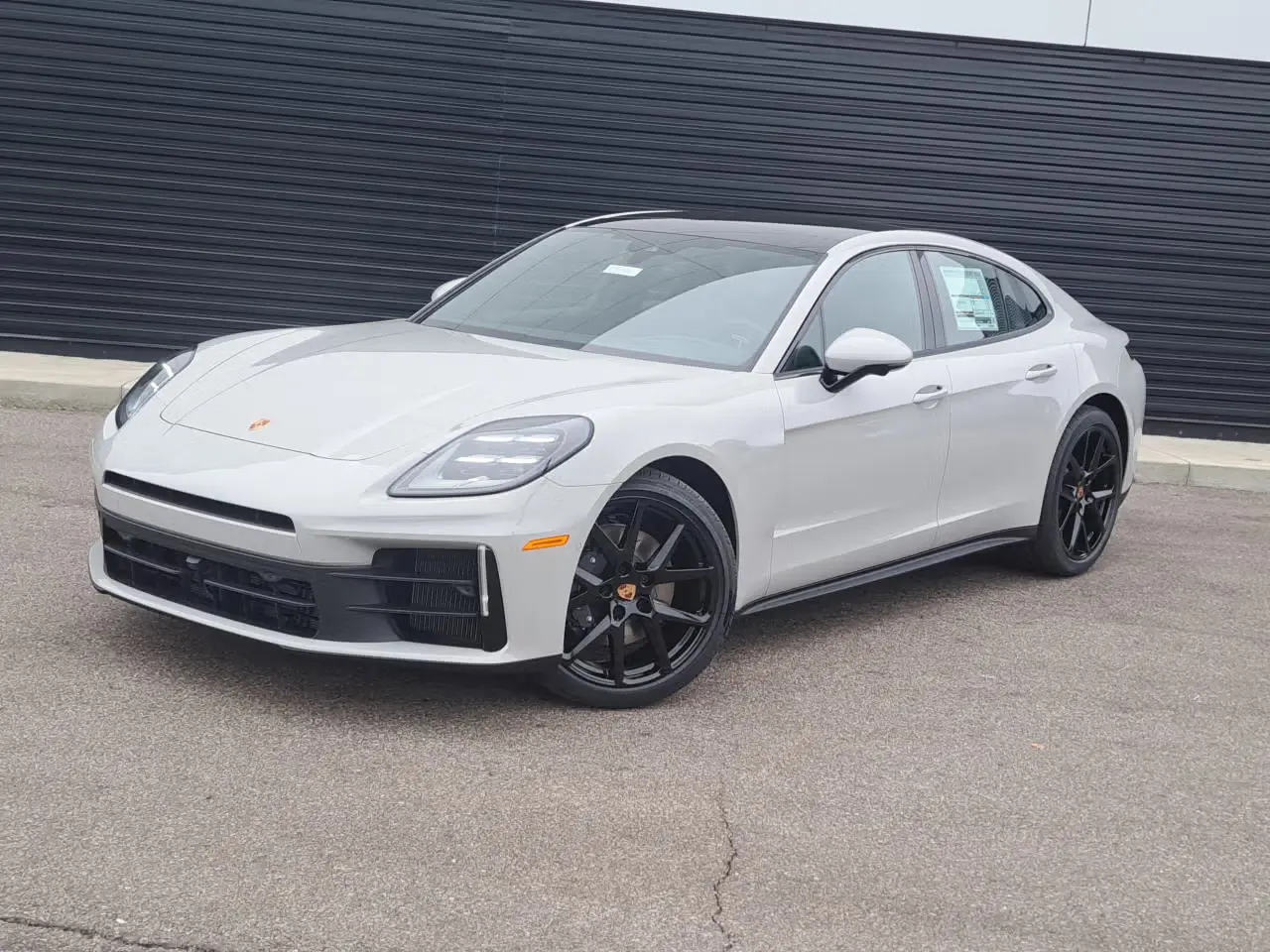 2026 Porsche Panamera 4 photo 4