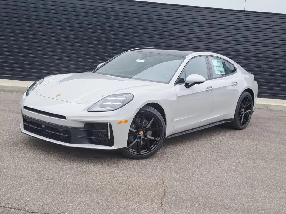 2026 Porsche Panamera 4 photo 3
