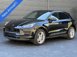 2025 Porsche Macan Base's photo