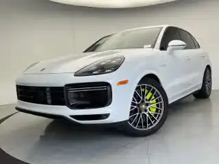 2023 Porsche Cayenne Turbo S E-Hybrid's photo