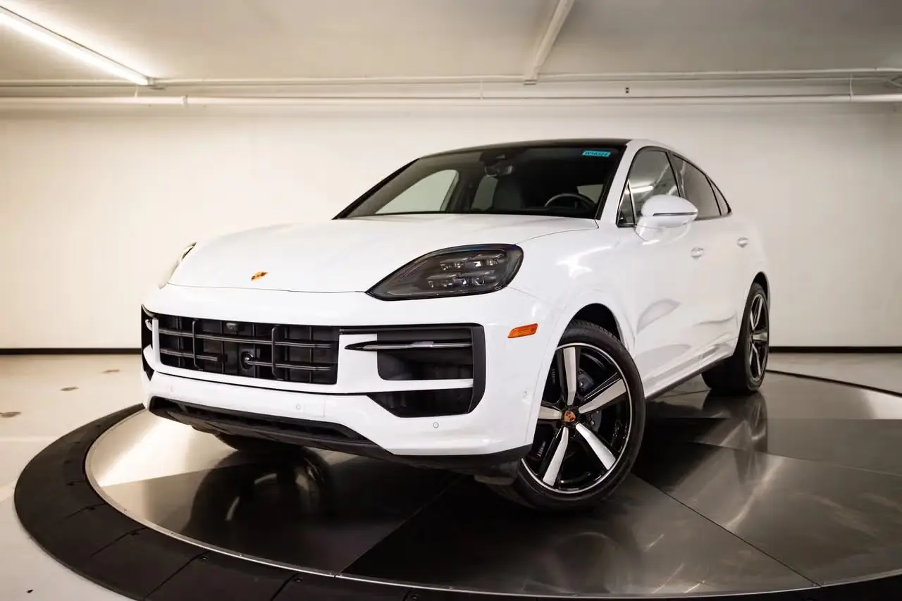 2026 Porsche Cayenne Base photo 4
