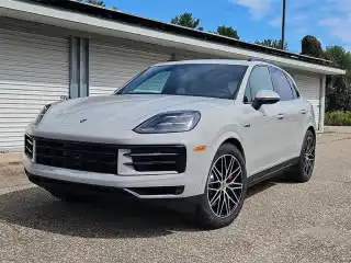 2026 Porsche Cayenne S E-Hybrid's photo
