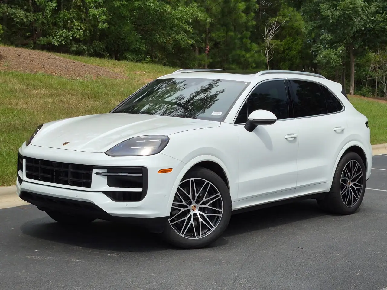2026 Porsche Cayenne Base photo 4