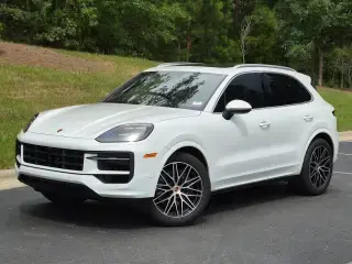 2026 Porsche Cayenne Base photo 5