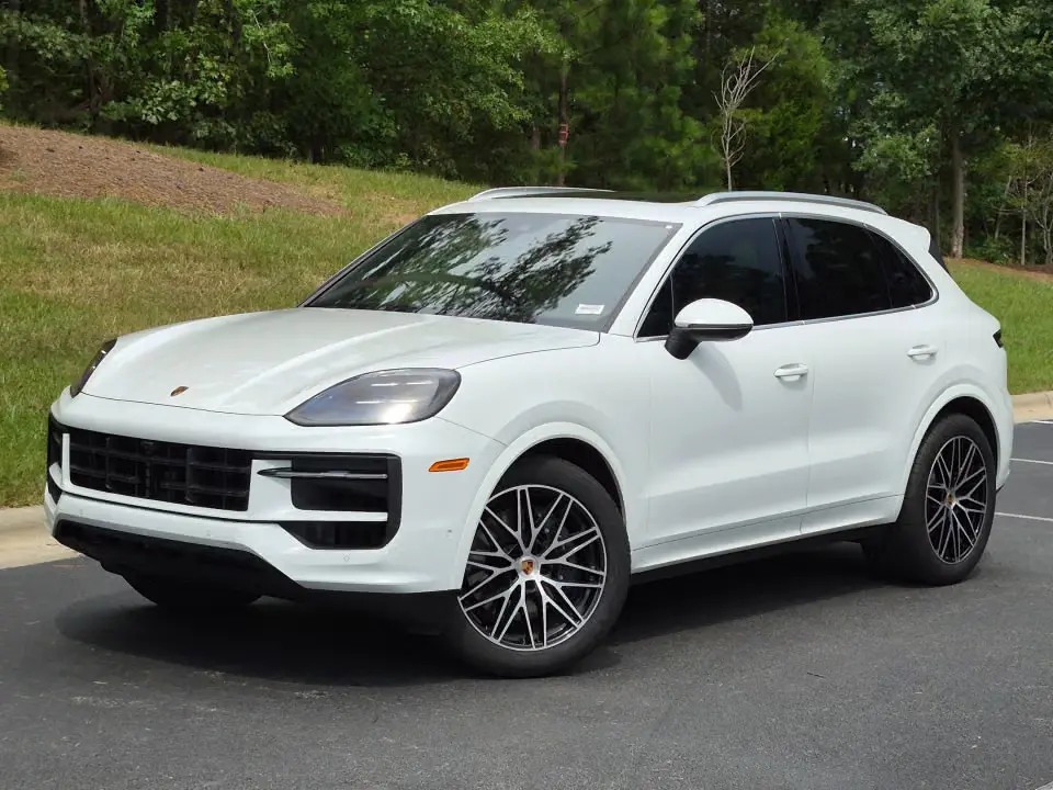 2026 Porsche Cayenne Base photo 3