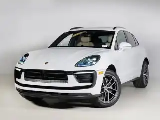 2026 Porsche Macan Base's photo