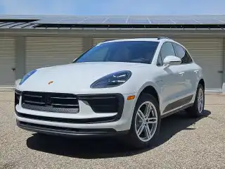 2026 Porsche Macan Base's photo
