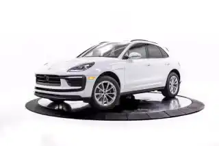 2026 Porsche Macan Base's photo