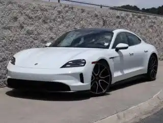 2025 Porsche Taycan 4S's photo