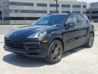 2023 Porsche Cayenne Platinum Edition photo 5
