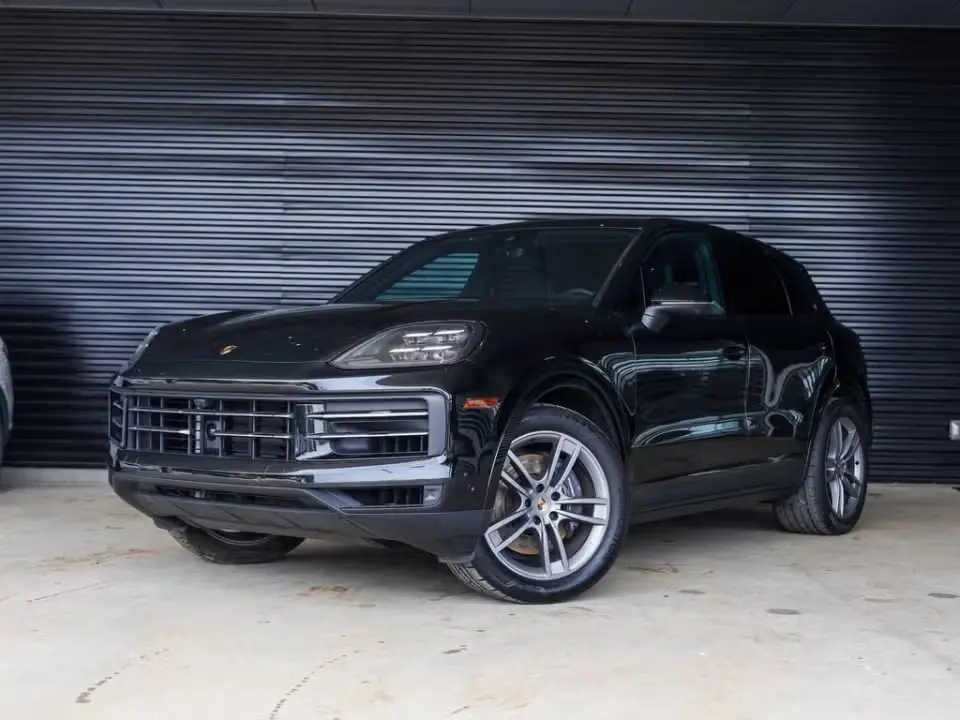 2025 Porsche Cayenne Base photo 3