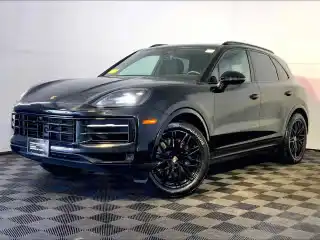 2024 Porsche Cayenne Base's photo