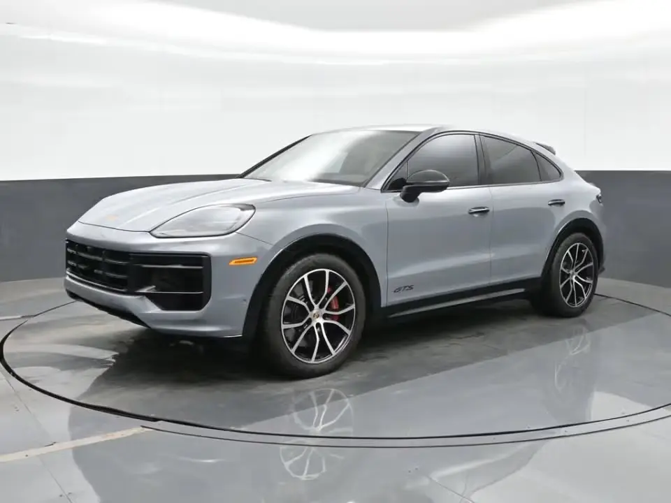 2025 Porsche Cayenne GTS photo 3