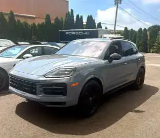 2024 Porsche Cayenne S's photo